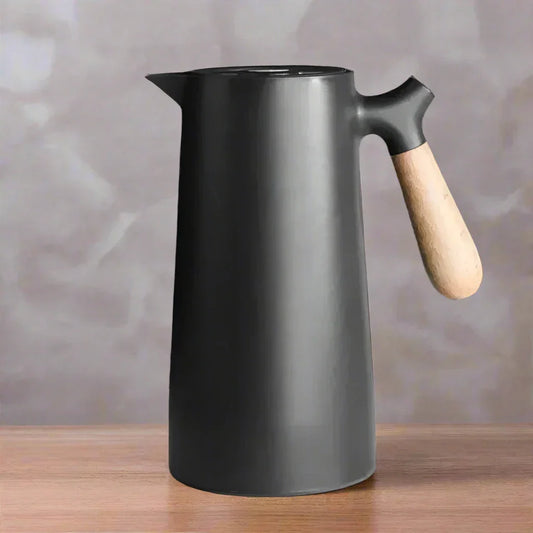 Stainless steel insulated thermos bottle with drip-free lid