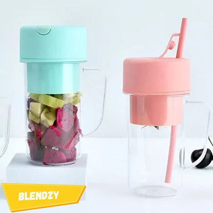 Portable smoothie blender bottle with stainless steel blades