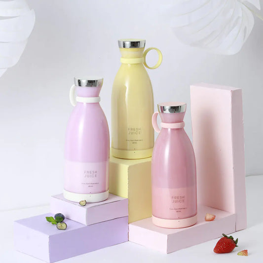 Portable blender with stainless steel blades and rechargeable battery