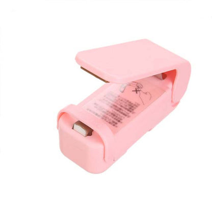 Compact battery-powered bag sealer for food bags